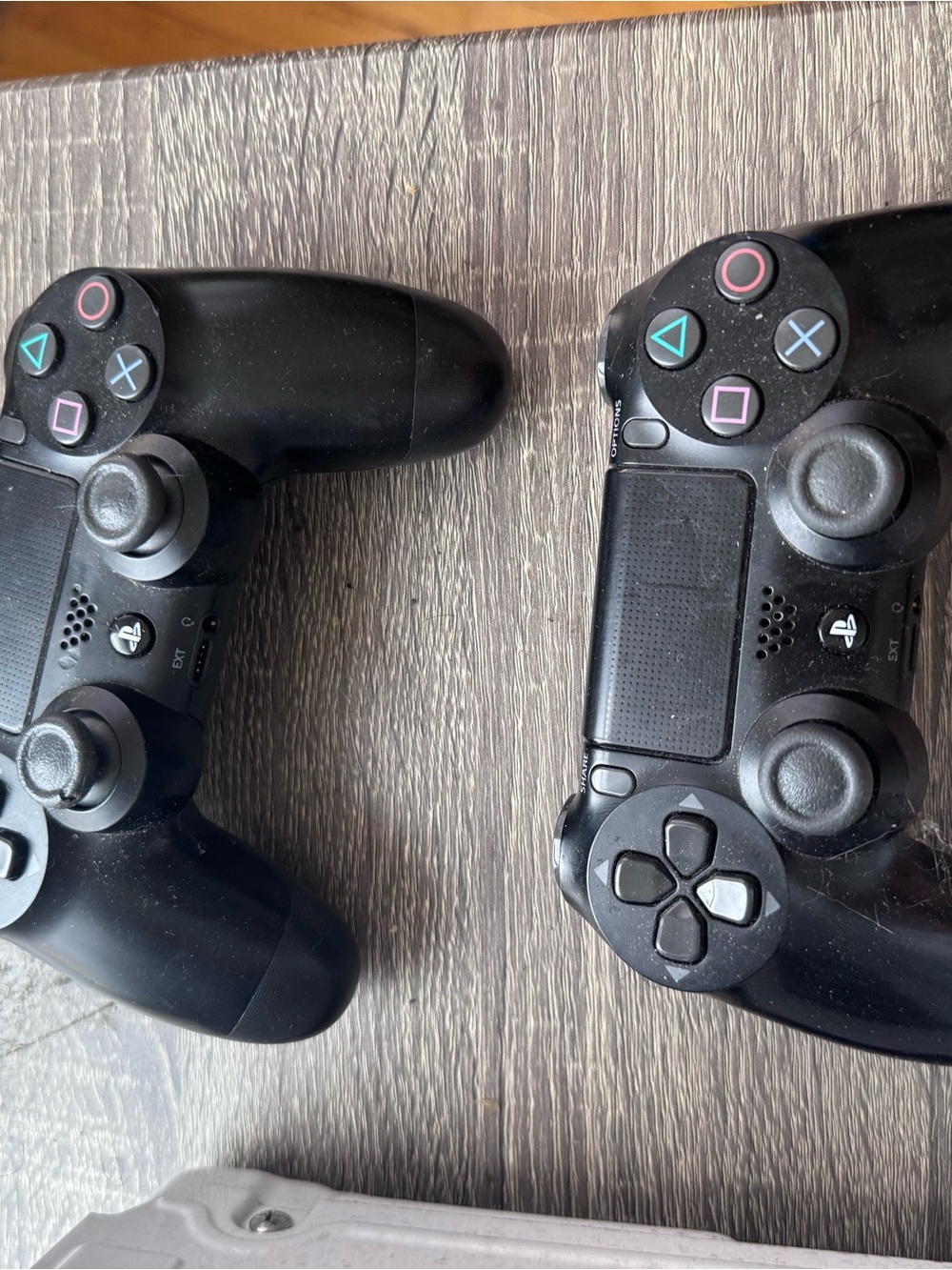 2 Sony PS4 DualShock 4 Wireless Controllers – Black – Untested